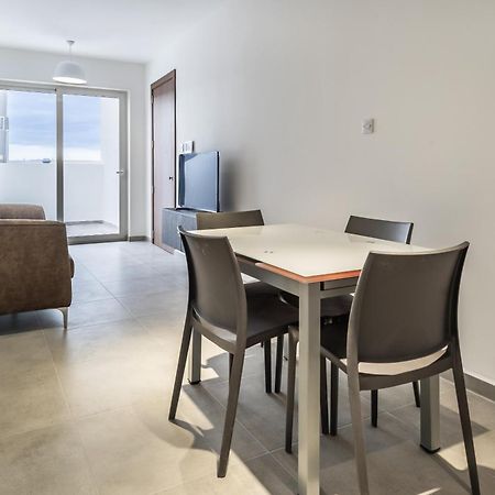 Апартаменты Penthouse In Сент-Полс-Бей Экстерьер фото