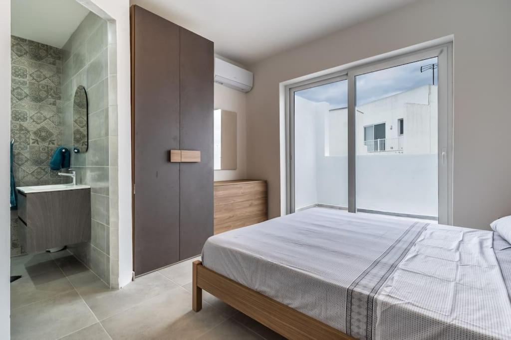 Апартаменты Penthouse In Сент-Полс-Бей Экстерьер фото